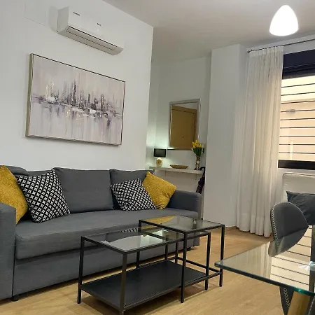 Quiet In The Heart Of Pool & Free Parking Apartment *
