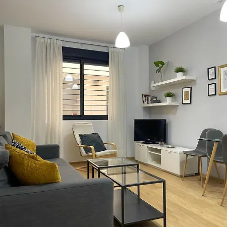 Quiet In The Heart Of Pool & Free Parking Apartment *
